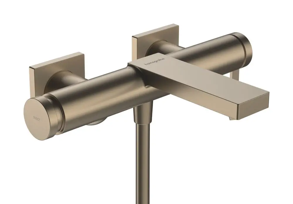 Einhebel-Wannenmischer in bronzefarbenem Finish, mit schmalem Auslauf und zwei Bedienelementen. Design von Hansgrohe.